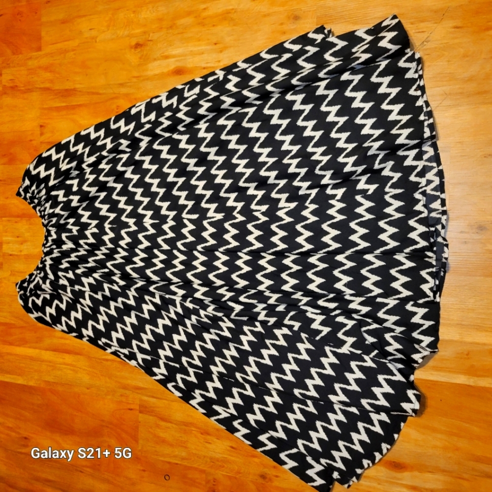 Plus-sized printed sun skirt
